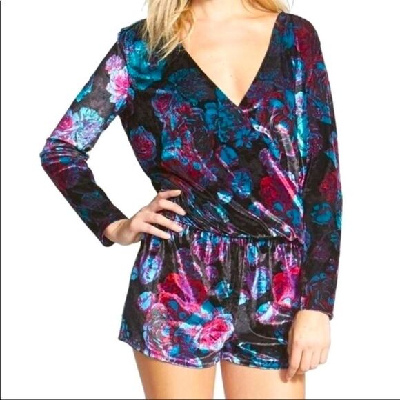 𝅺Leith Black Compact Floral Velvet Surplice Romper - Picture 1 of 5